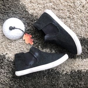 Rocket Dog Cabinjo High-Top Sneaker in Grey